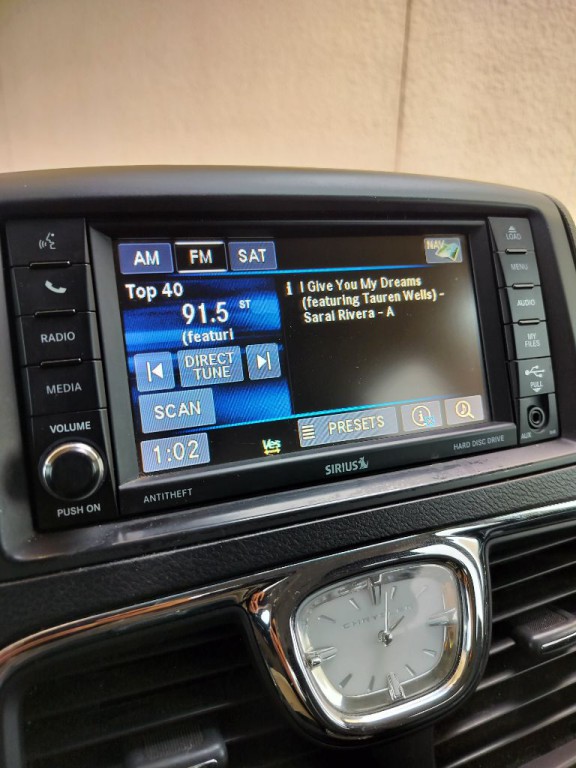 2016 Chrysler Town & Country Image 17