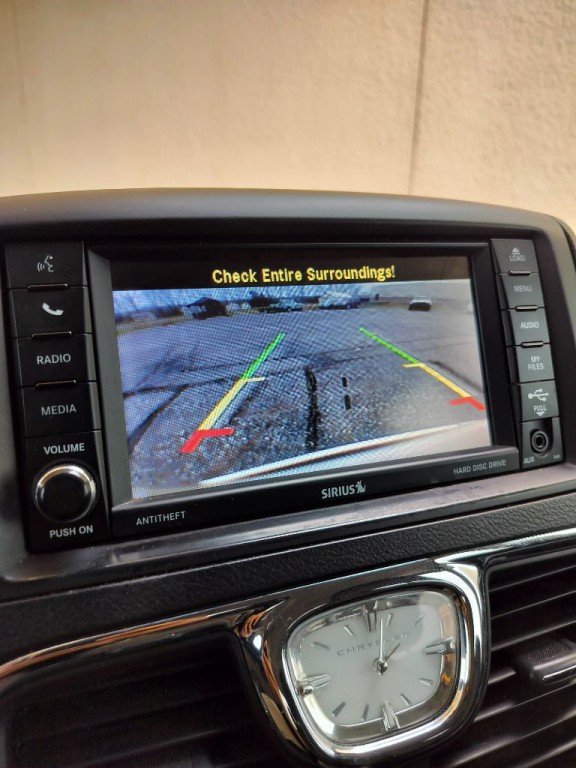 2016 Chrysler Town & Country Image 18