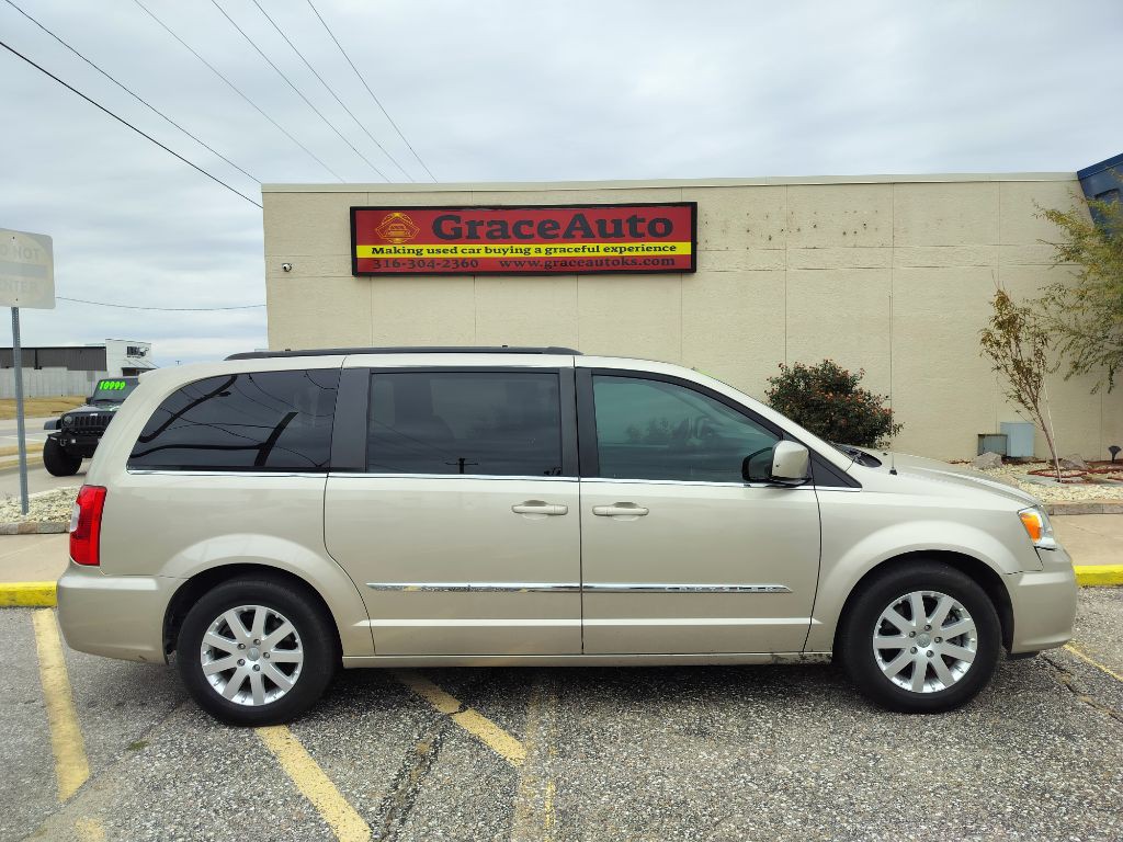2016 Chrysler Town & Country Image 28