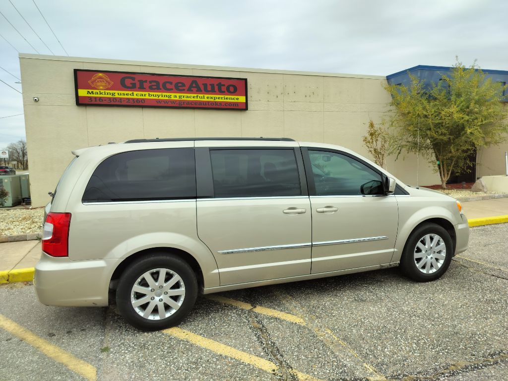 2016 Chrysler Town & Country Image 32