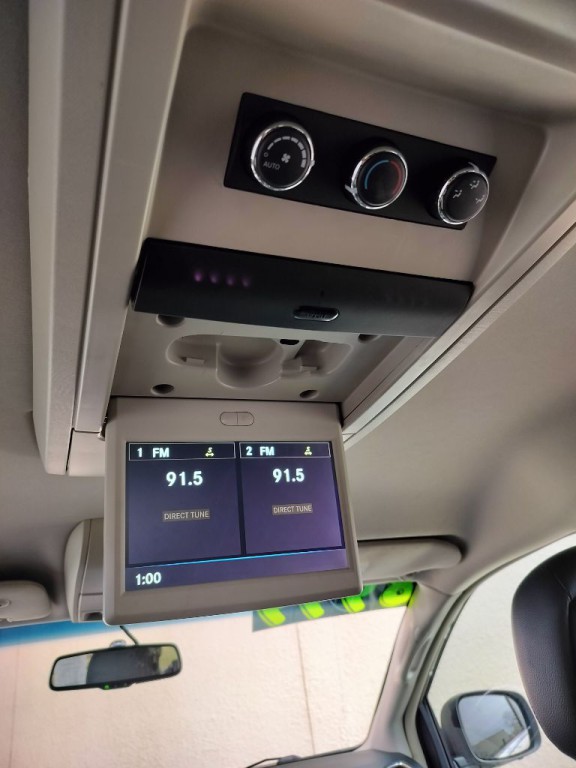 2016 Chrysler Town & Country Image 40