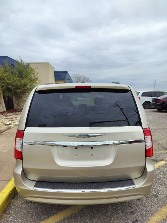 2016 Chrysler Town & Country Image 44