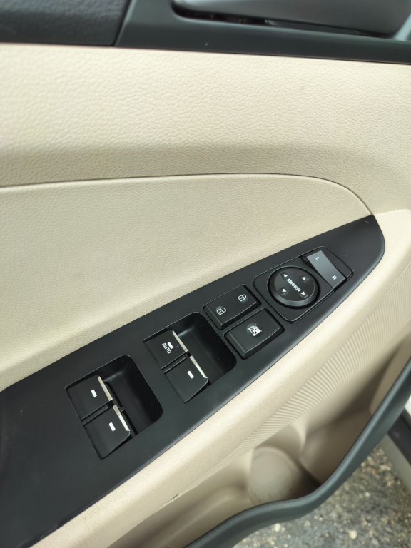 2017 Hyundai Tucson Image 24