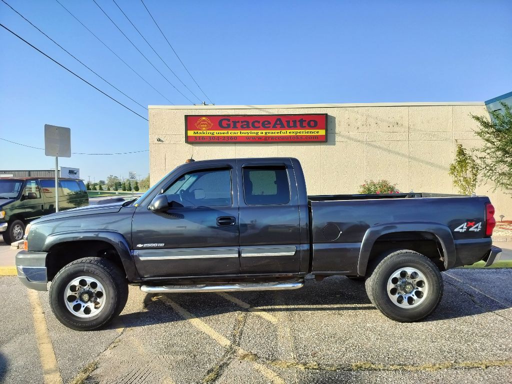 2004 Chevrolet Silverado 1500 Image 1