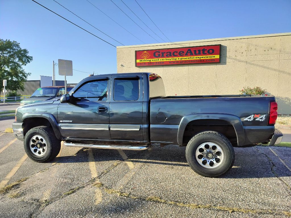 2004 Chevrolet Silverado 1500 Image 2