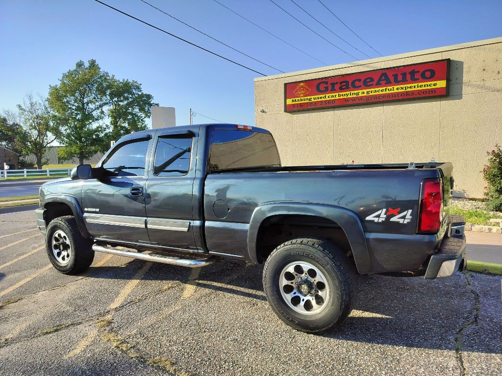 2004 Chevrolet Silverado 1500 Image 3
