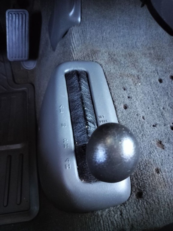 2004 Chevrolet Silverado 1500 Image 16
