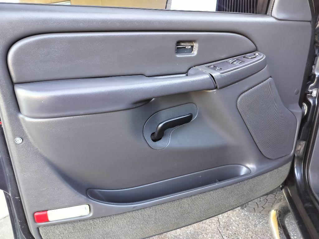 2004 Chevrolet Silverado 1500 Image 17