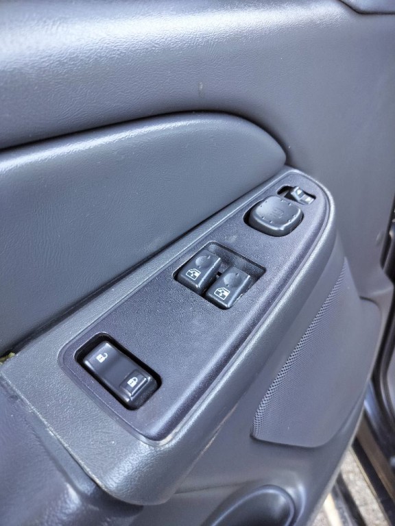 2004 Chevrolet Silverado 1500 Image 18