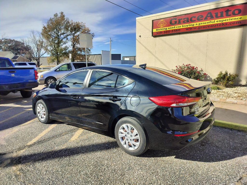 2017 Hyundai Elantra Image 3