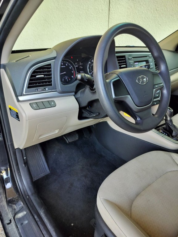 2017 Hyundai Elantra Image 9