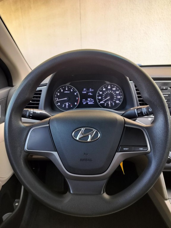 2017 Hyundai Elantra Image 10