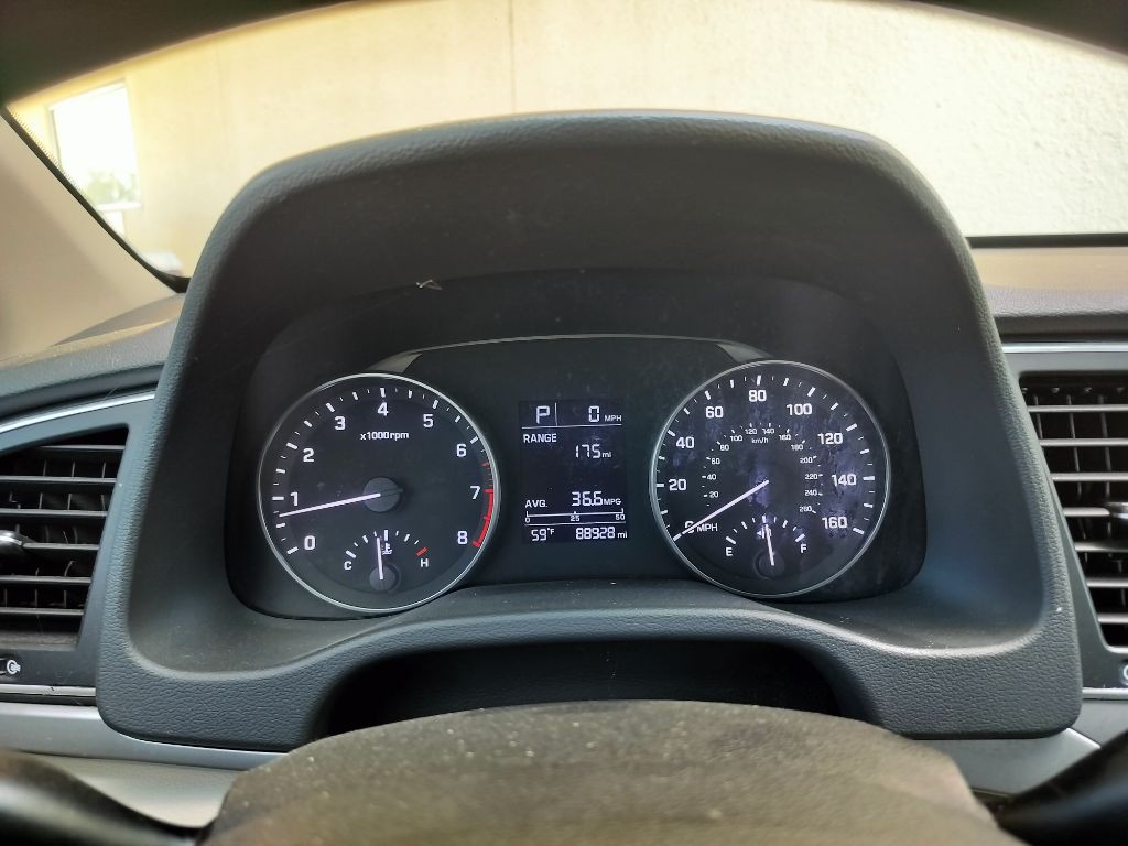 2017 Hyundai Elantra Image 11