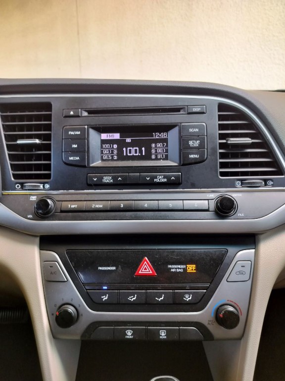 2017 Hyundai Elantra Image 14