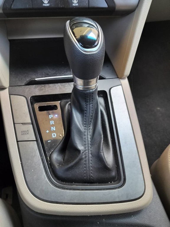 2017 Hyundai Elantra Image 15