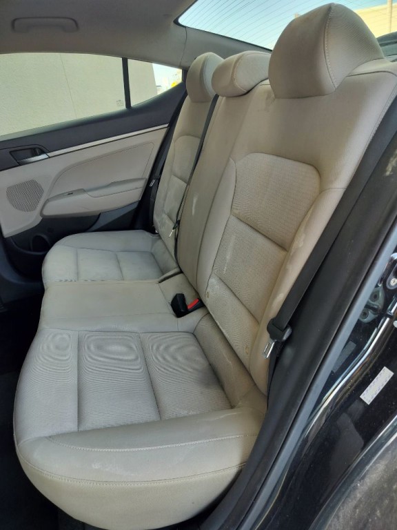 2017 Hyundai Elantra Image 18