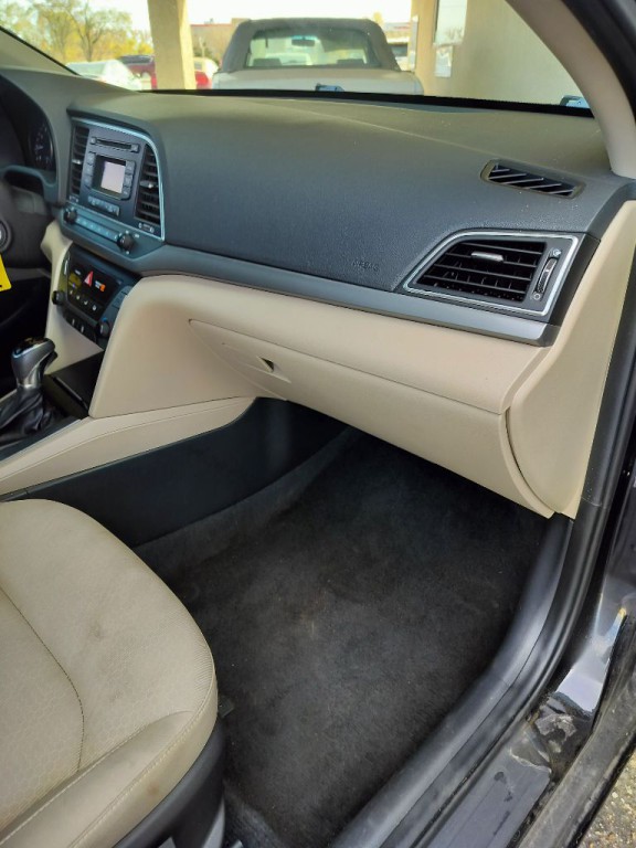 2017 Hyundai Elantra Image 28