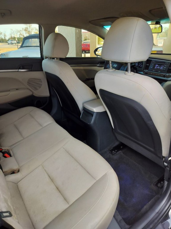 2017 Hyundai Elantra Image 30