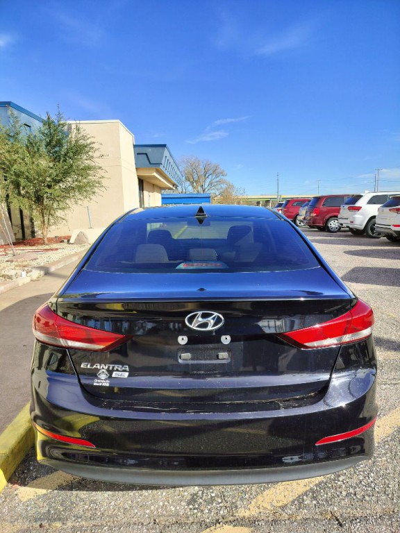 2017 Hyundai Elantra Image 32