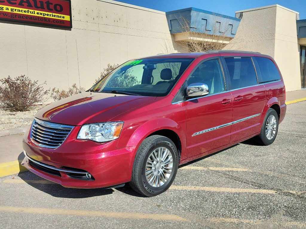 2013 Chrysler Town & Country Image 8