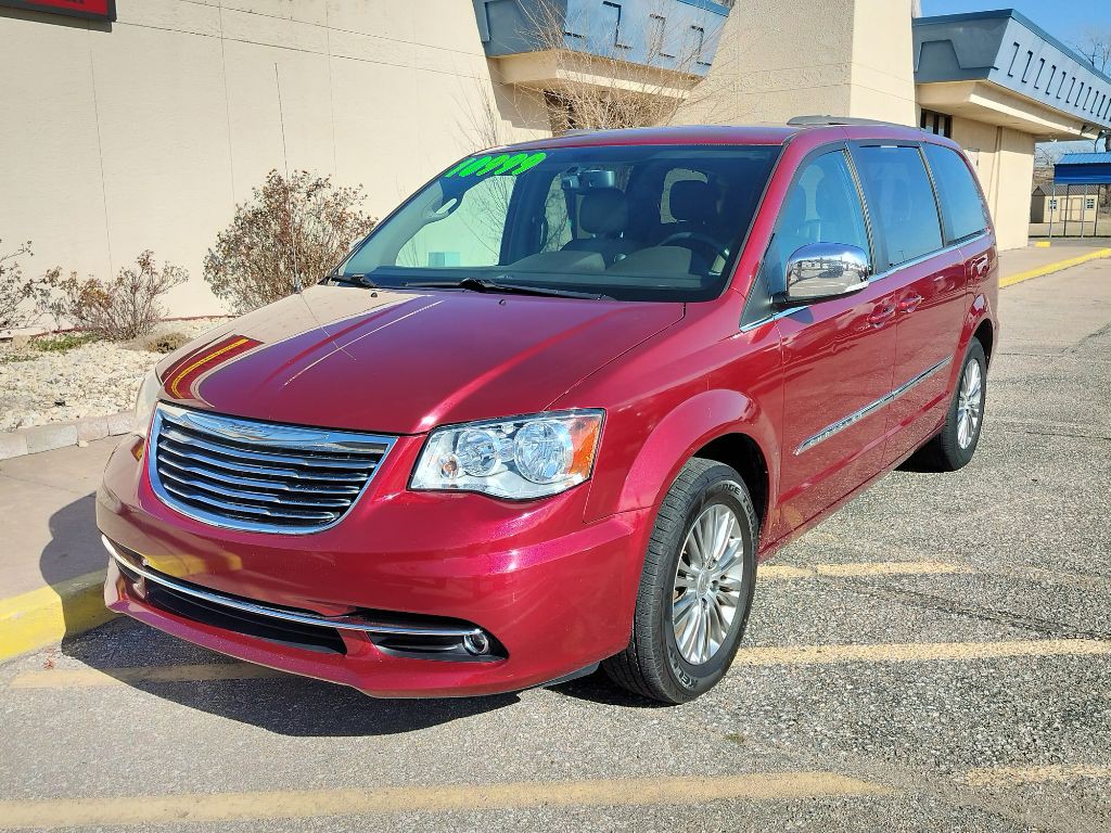 2013 Chrysler Town & Country Image 9