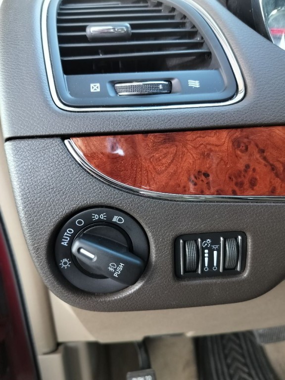 2013 Chrysler Town & Country Image 12