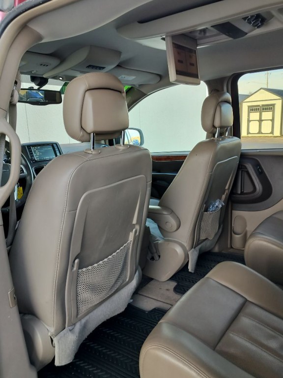 2013 Chrysler Town & Country Image 24