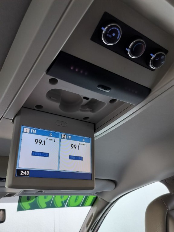 2013 Chrysler Town & Country Image 25