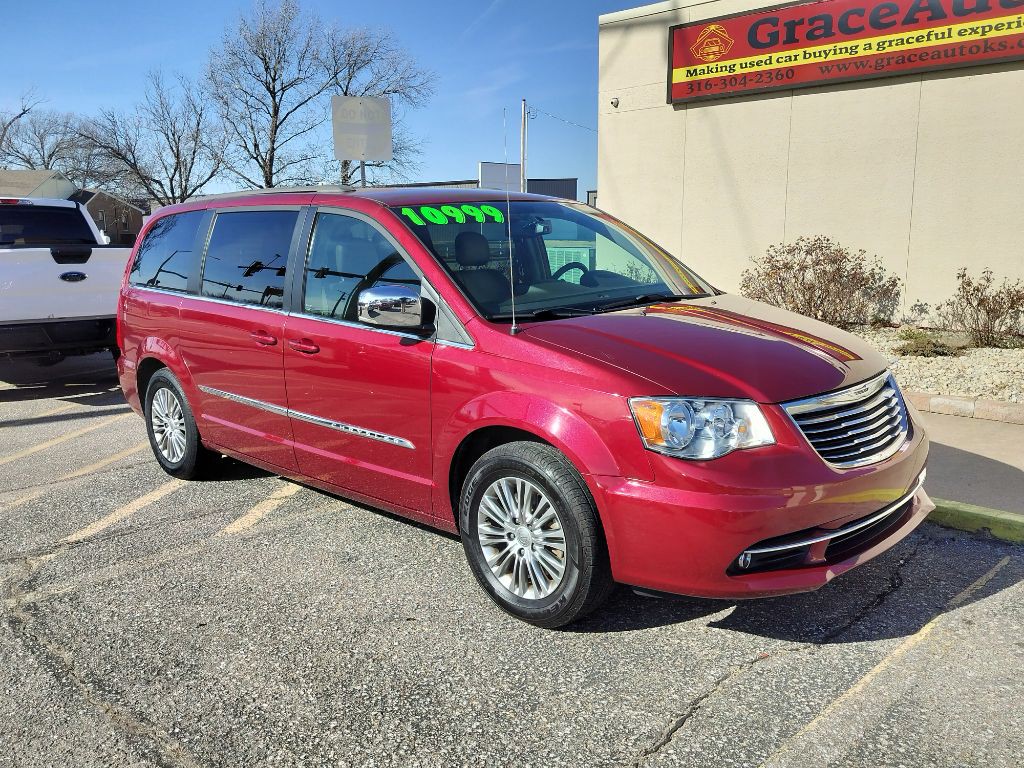 2013 Chrysler Town & Country Image 30