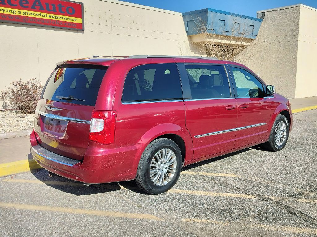 2013 Chrysler Town & Country Image 34