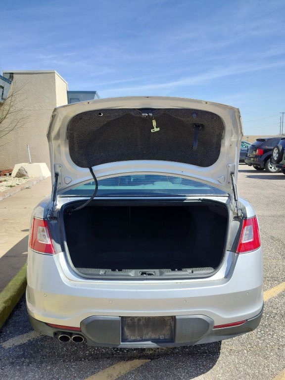 2011 Ford Taurus Image 21