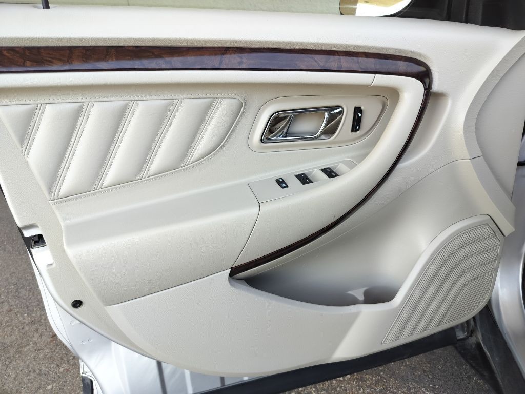 2011 Ford Taurus Image 22