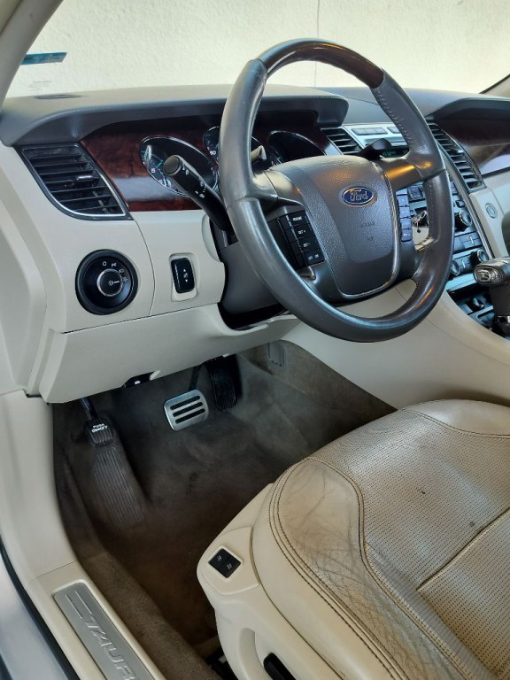 2011 Ford Taurus Image 27