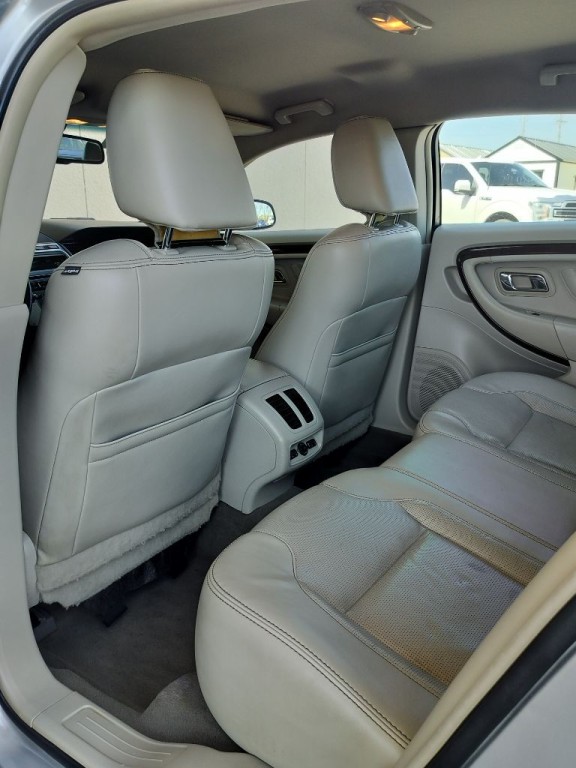 2011 Ford Taurus Image 28