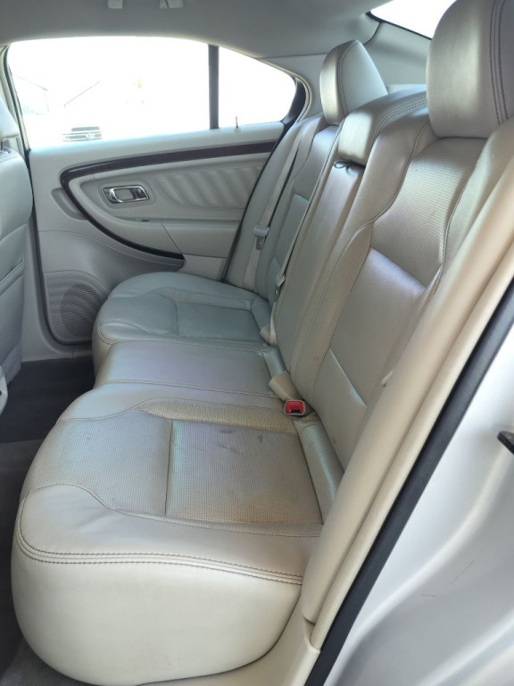 2011 Ford Taurus Image 29