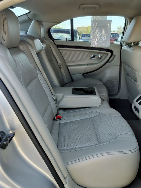 2011 Ford Taurus Image 31