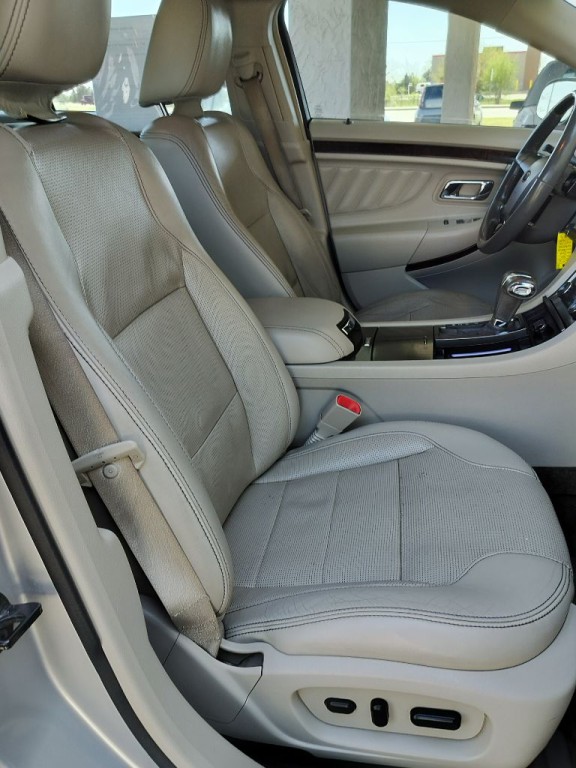 2011 Ford Taurus Image 33