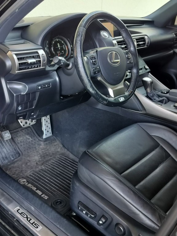 2015 Lexus IS Image 11