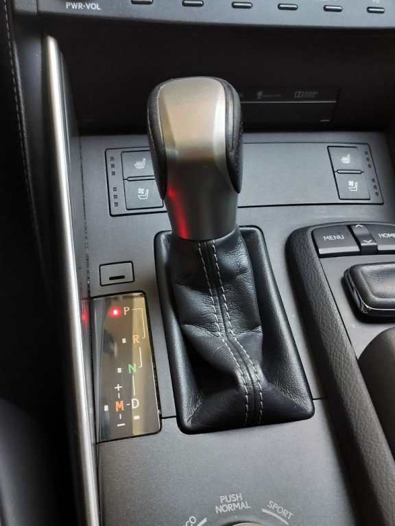 2015 Lexus IS Image 26