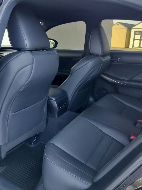 2015 Lexus IS Image 31