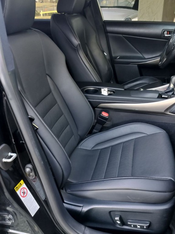 2015 Lexus IS Image 41
