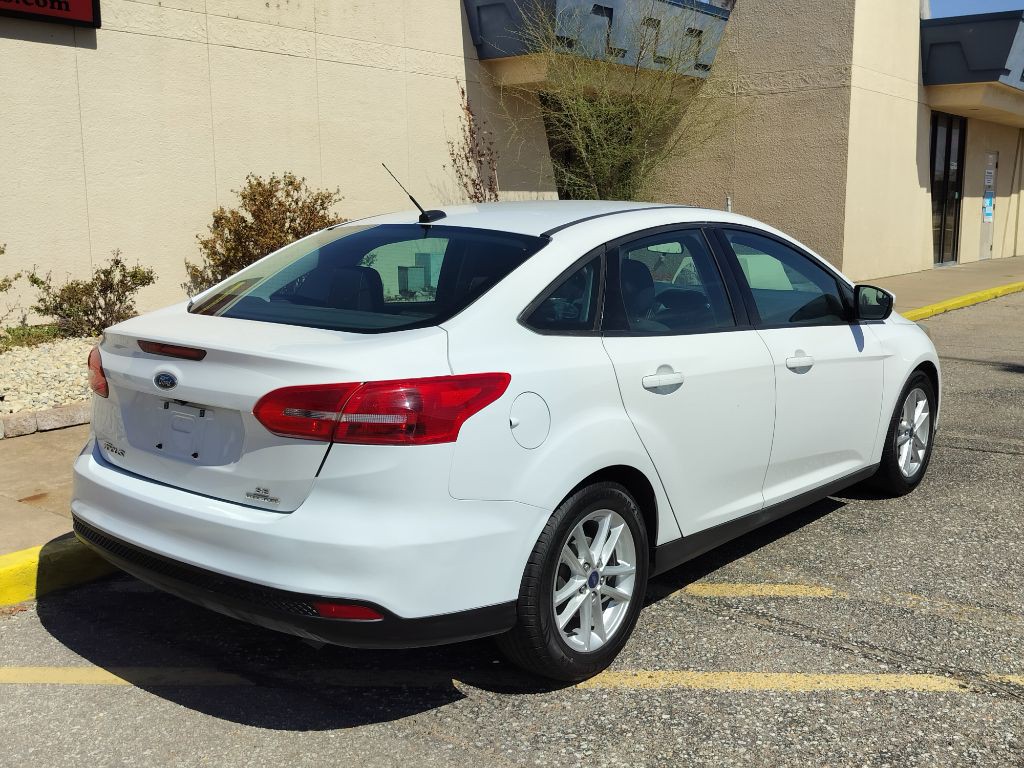 2016 Ford Focus Image 17
