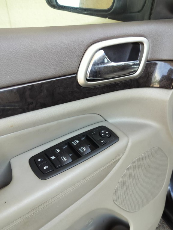 2012 Jeep Grand Cherokee Image 24