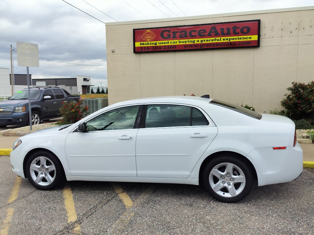 2012 Chevrolet Malibu Image 2