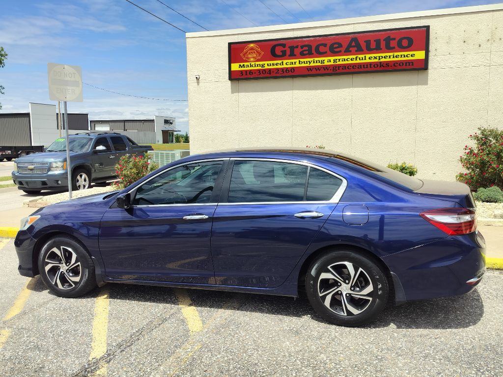2017 Honda Accord Image 2