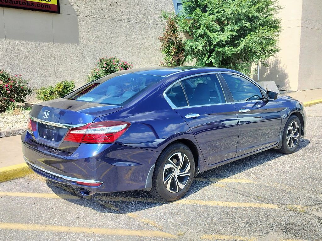 2017 Honda Accord Image 32