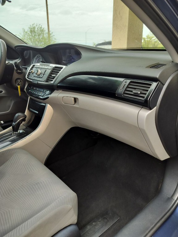 2017 Honda Accord Image 35