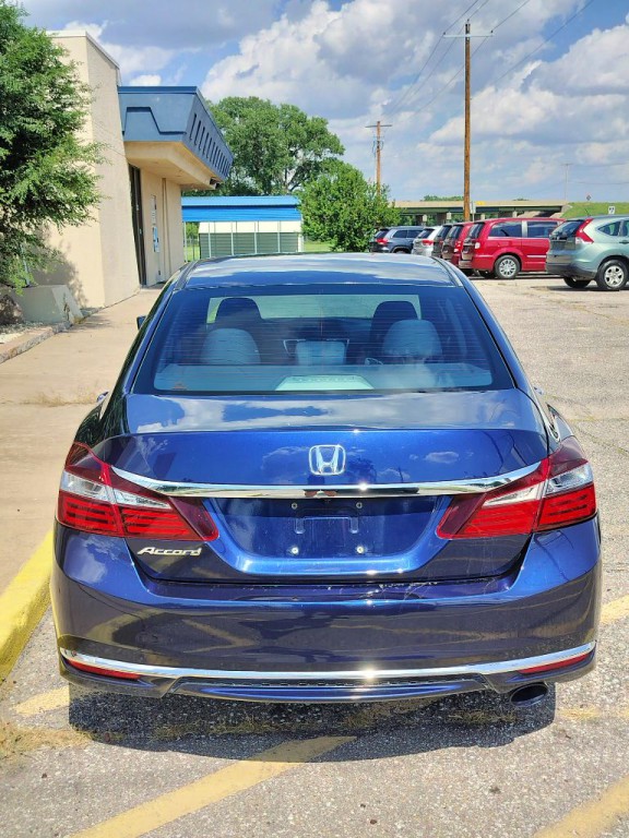 2017 Honda Accord Image 40