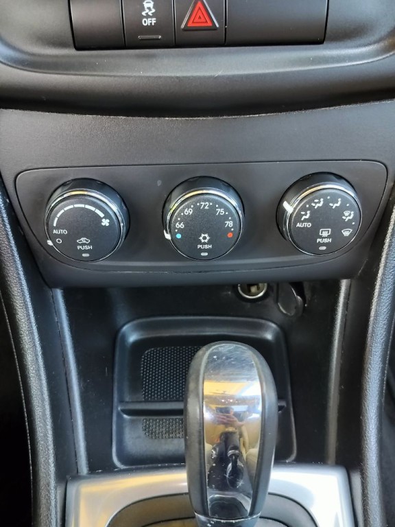 2013 Dodge Avenger Image 18