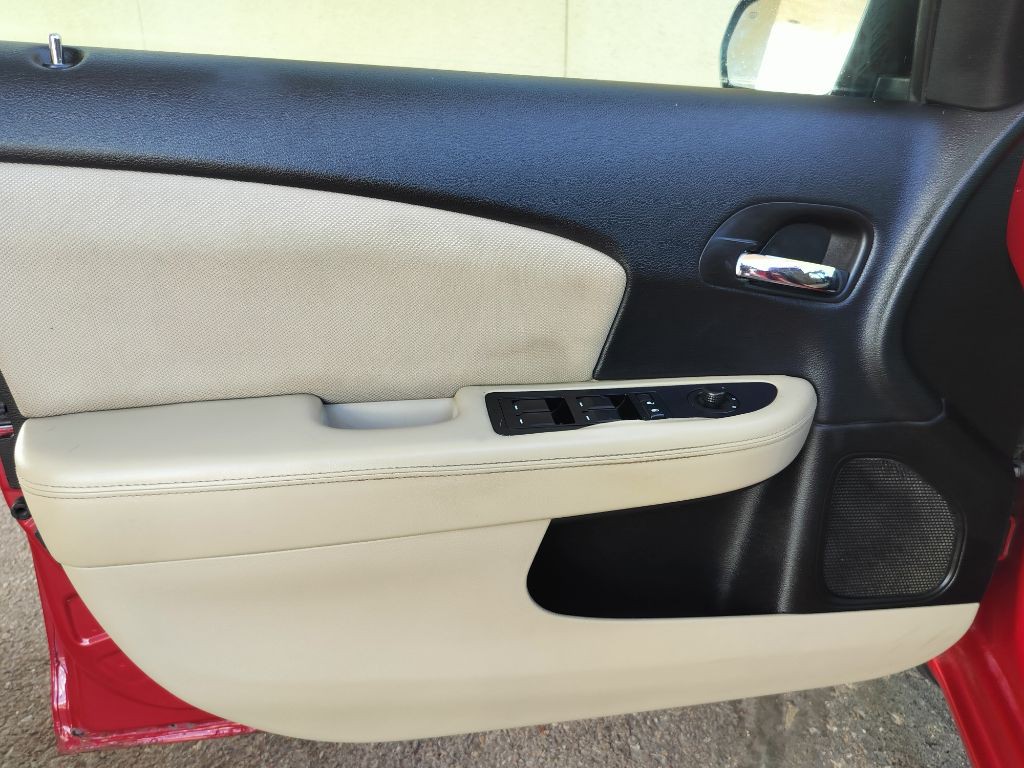 2013 Dodge Avenger Image 21